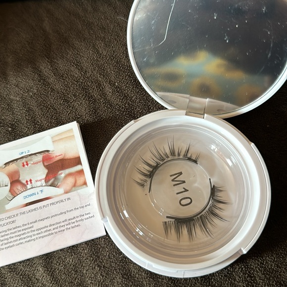 Lashes - Picture 2 of 2